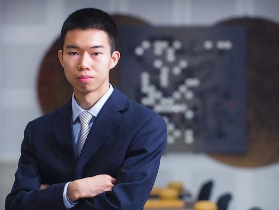 正说着，有人进门传话：老太太，王家的家主王正刚来了。